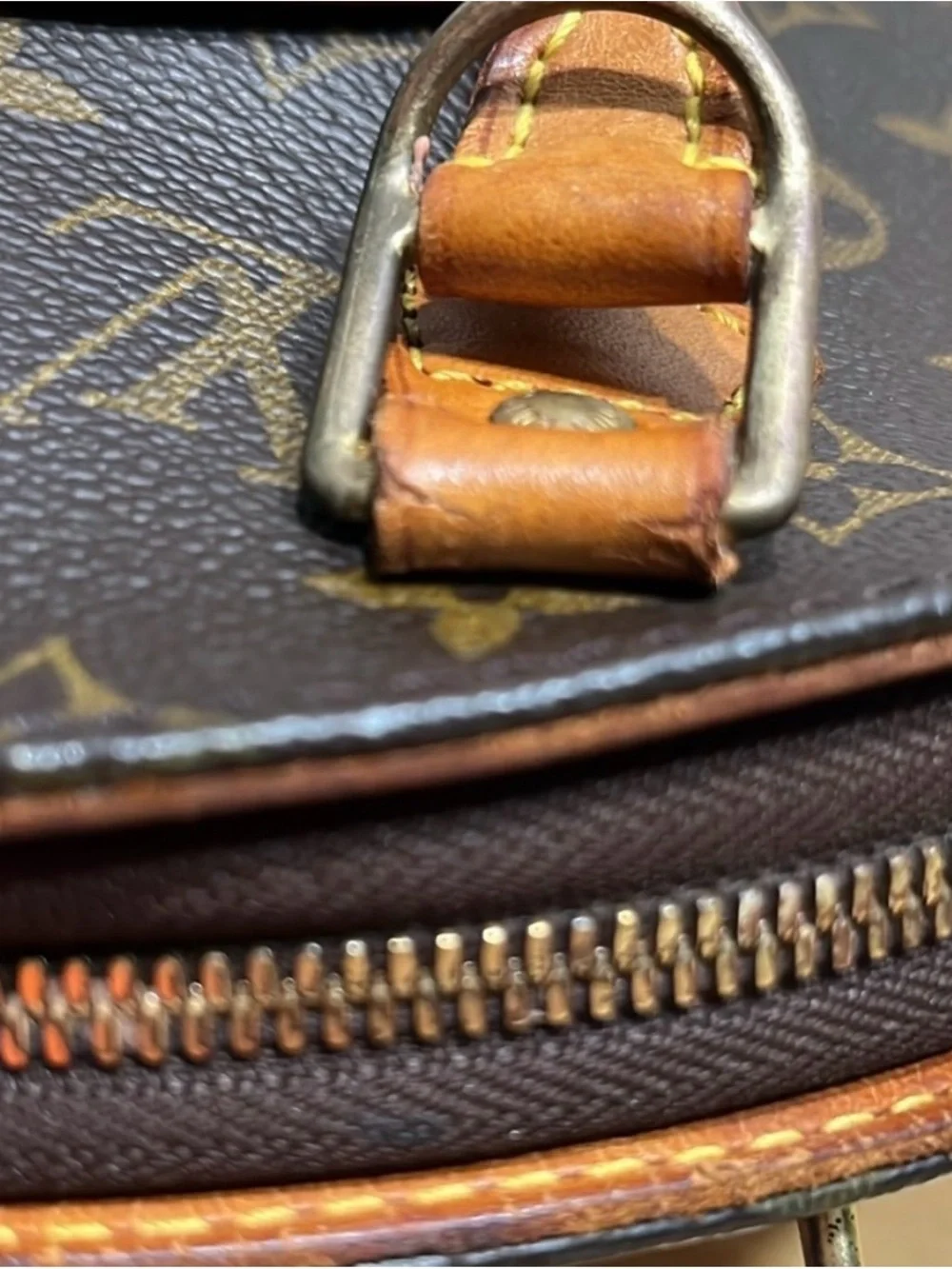 Louis Vuitton Ellipse PM M10040 Timeless design in good vintage condition.